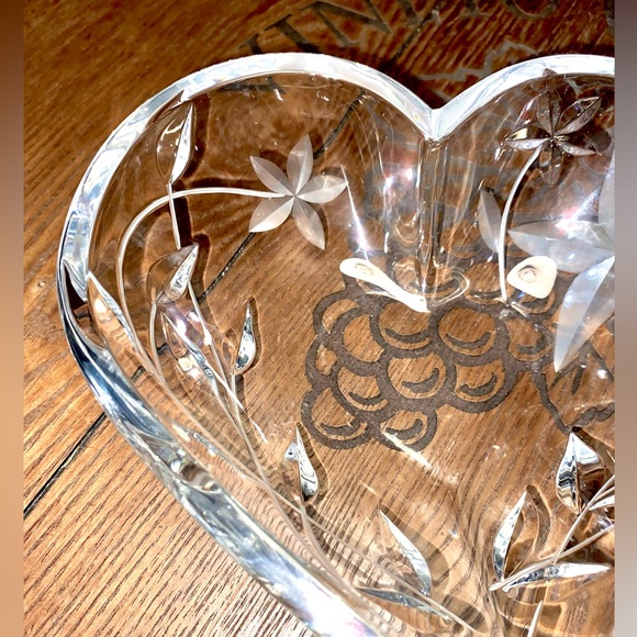 Mikasa Mon Amour Etched Flowers Crystal Heart Bowl Candy Dish - Picture 4 of 9